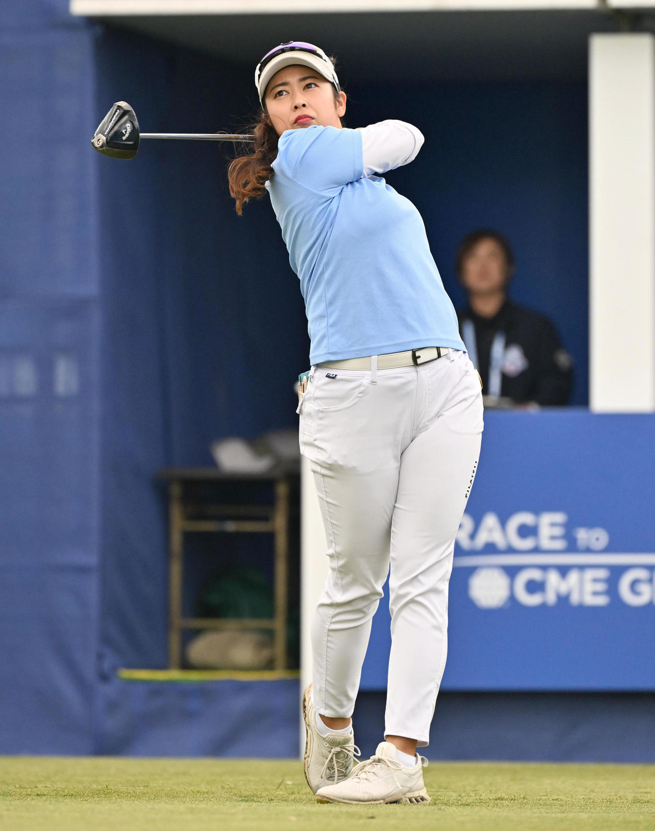 プロアマ　1番ホール、天本ハルカはティーショットを放つ（撮影・石井愛子）