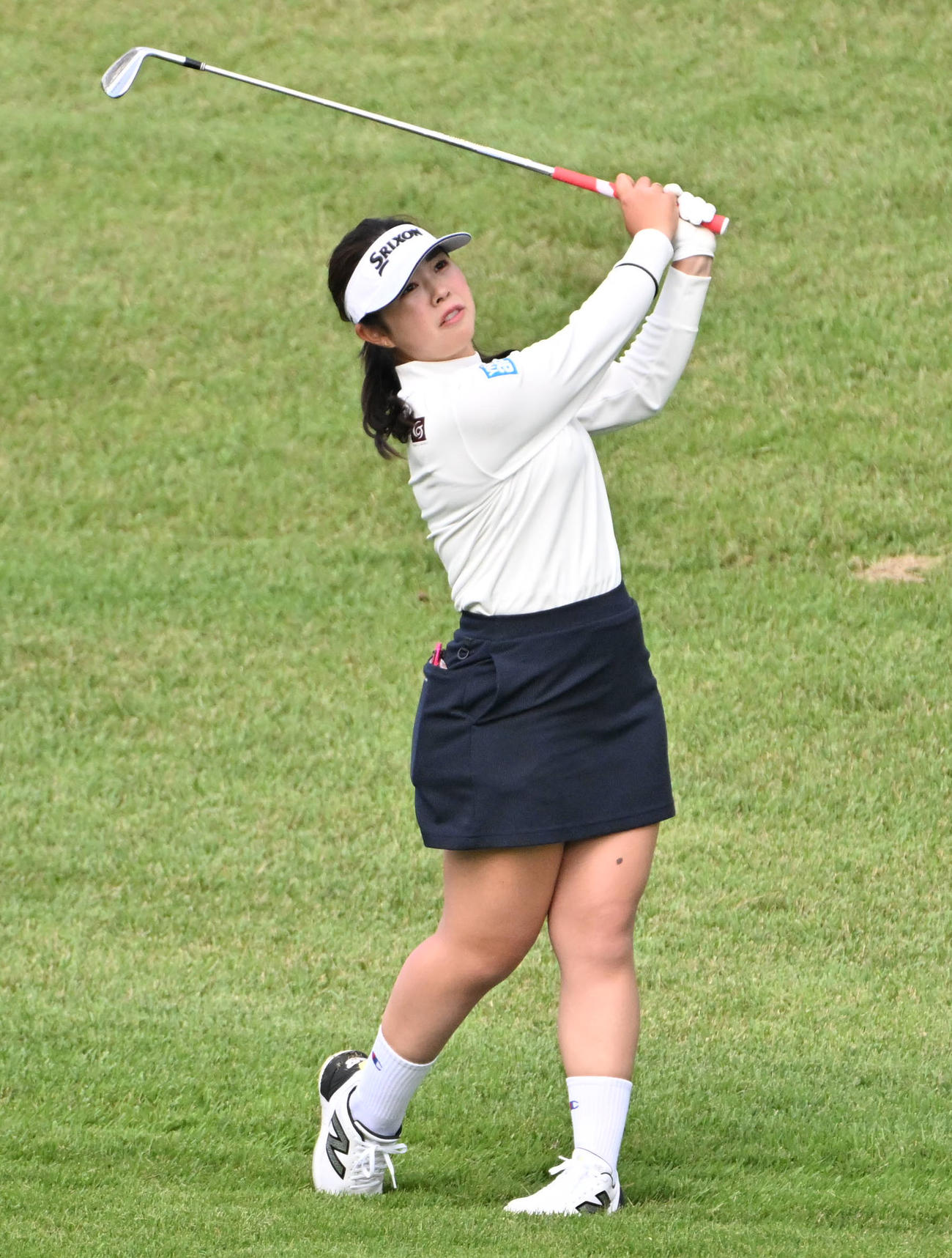 プロアマ　18番ホール、3打目を放つ山下美夢有（撮影・石井愛子）