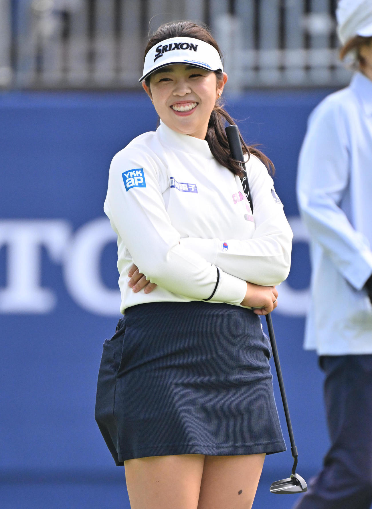 プロアマ　18番ホール、コースを終え笑顔を見せる山下美夢有（撮影・石井愛子）