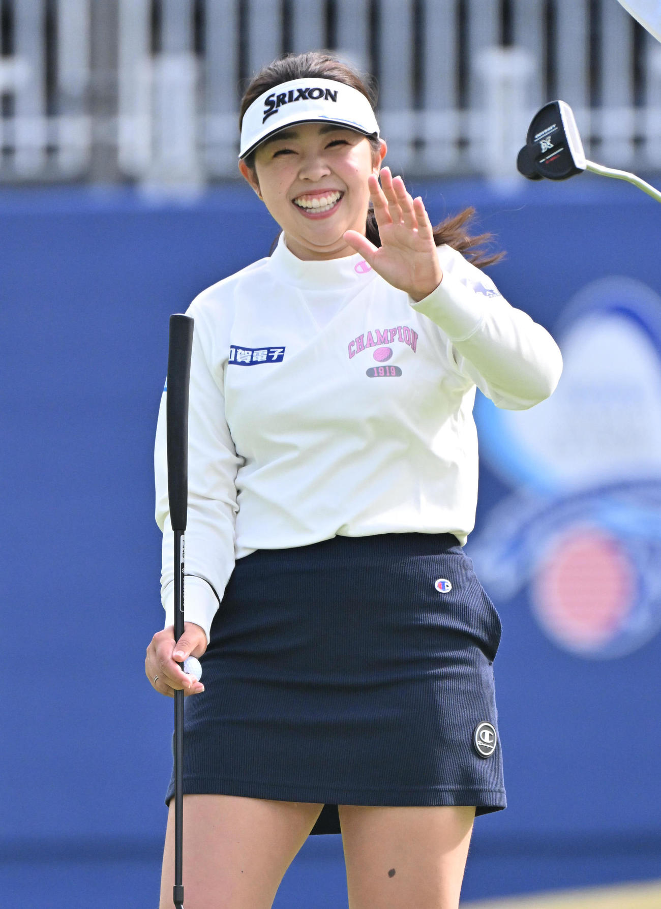 プロアマ　18番ホール、コースを終え笑顔を見せる山下美夢有（撮影・石井愛子）