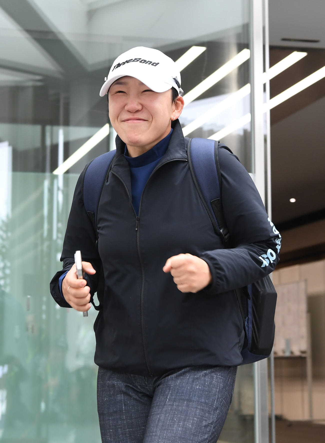 大会3日目が中止となり引き揚げる申ジエ（撮影・和賀正仁）