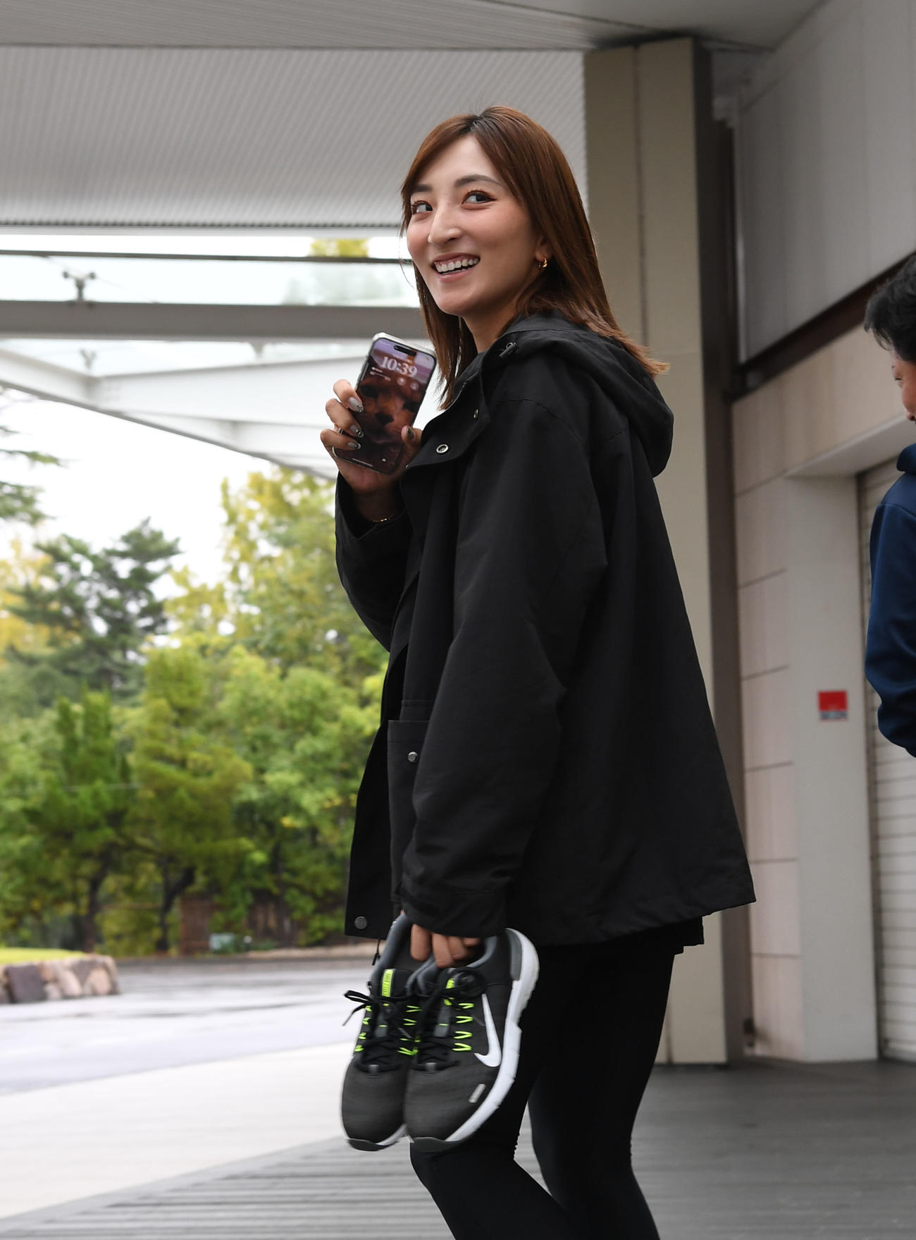 大会3日目が中止となり引き揚げる脇元華（撮影・和賀正仁）