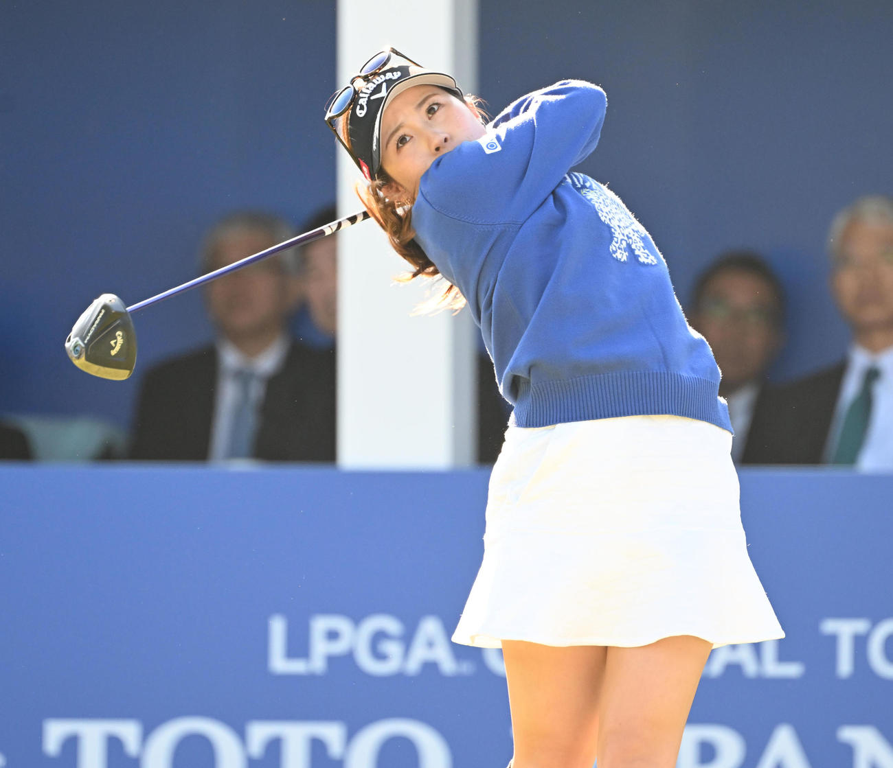 1番ホール、スタートする西村優菜（撮影・和賀正仁）