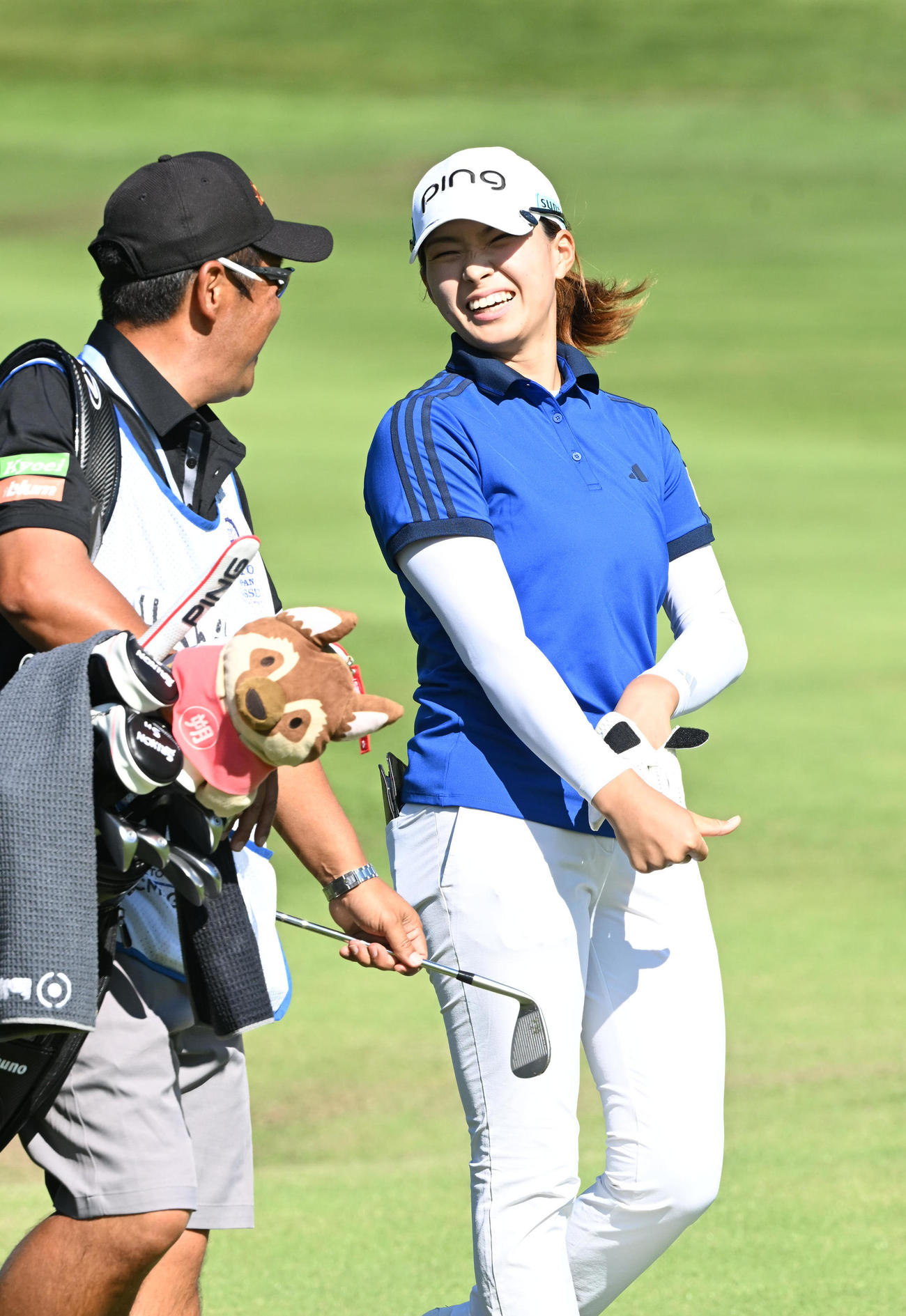 18番ホール、第3打をピン傍に寄せ、笑顔を見せる渋野日向子（撮影・和賀正仁）