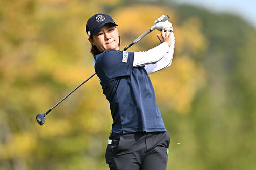2番、ティーショットを放つ野沢（撮影・滝沢徹郎）