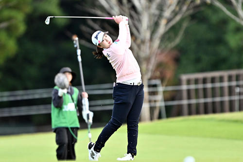 18番、2打目を放つ竹田（撮影・滝沢徹郎）