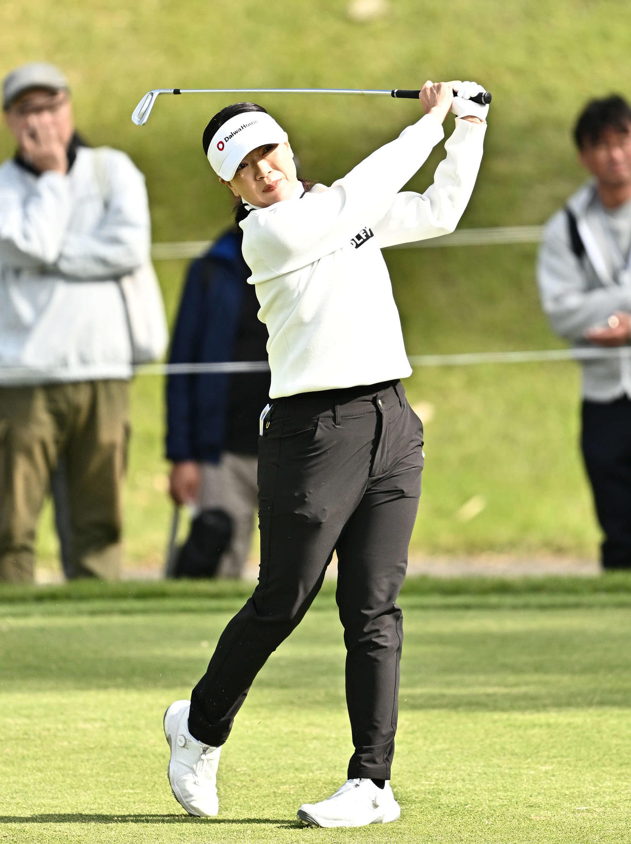 12番、ティーショットを放つ大山（撮影・滝沢徹郎）