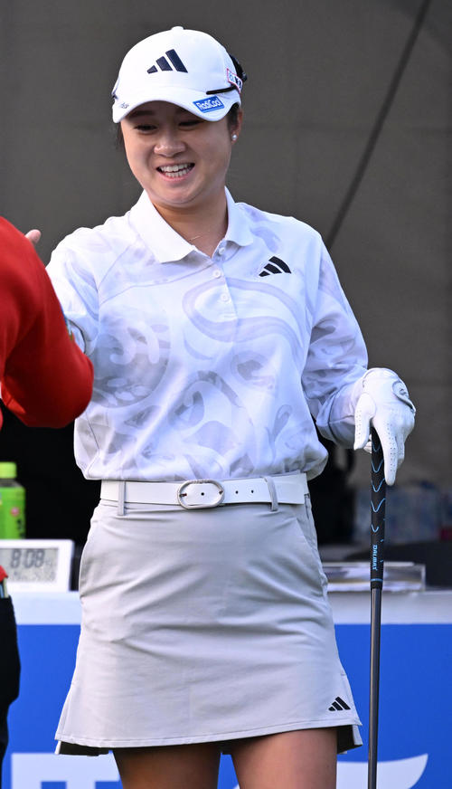 10番、笑顔を見せる森田（撮影・前岡正明）