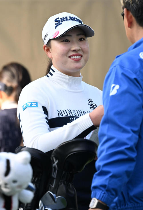 10番、笑顔を見せる竹田（撮影・前岡正明）