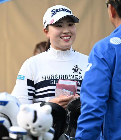 10番、笑顔を見せる竹田（撮影・前岡正明）