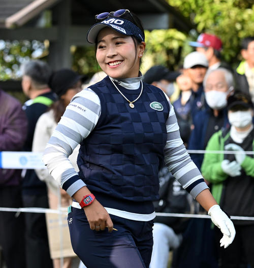 10番、笑顔でスタート青木（撮影・前岡正明）