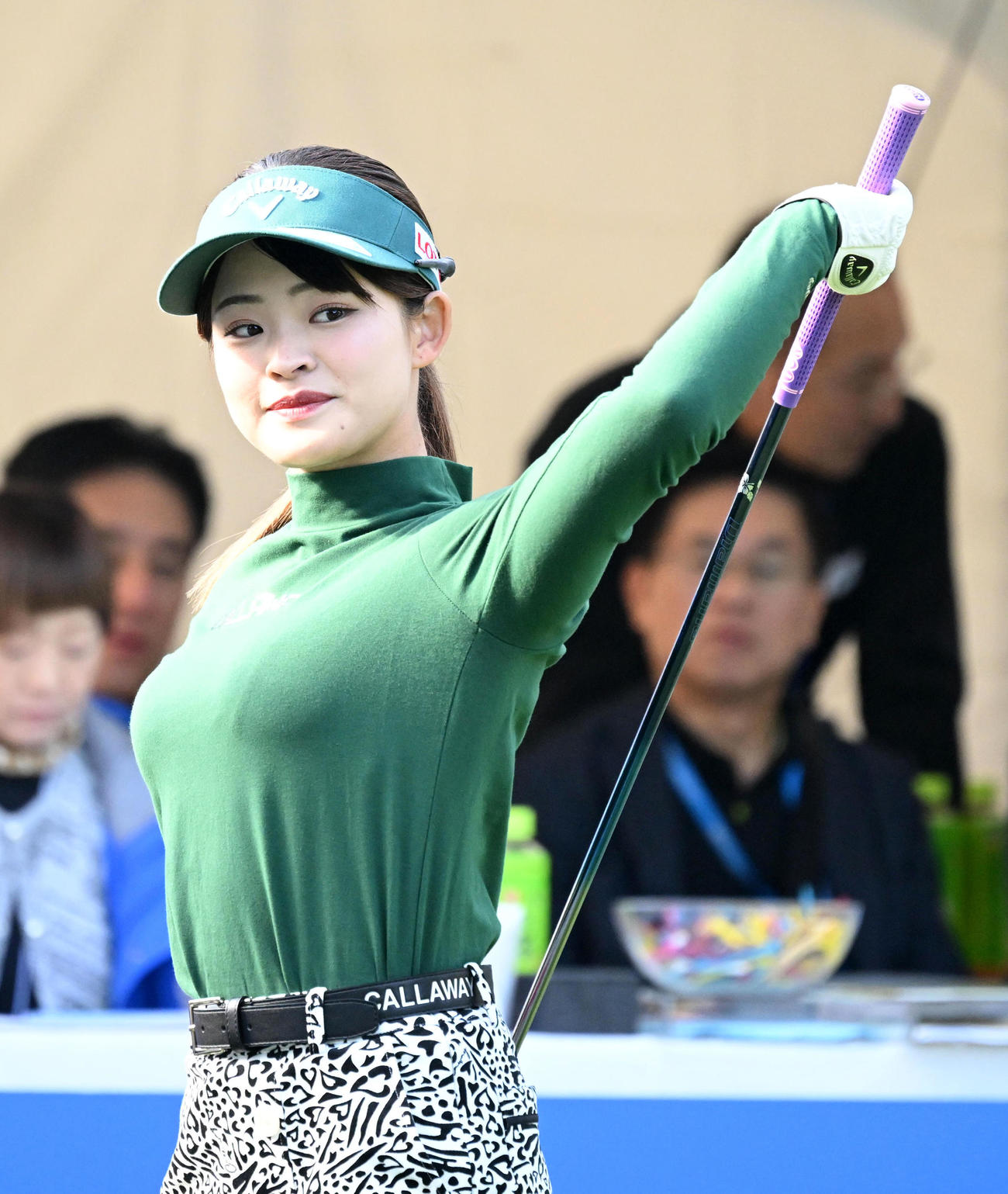 10番、笑顔を見せる政田（撮影・前岡正明）
