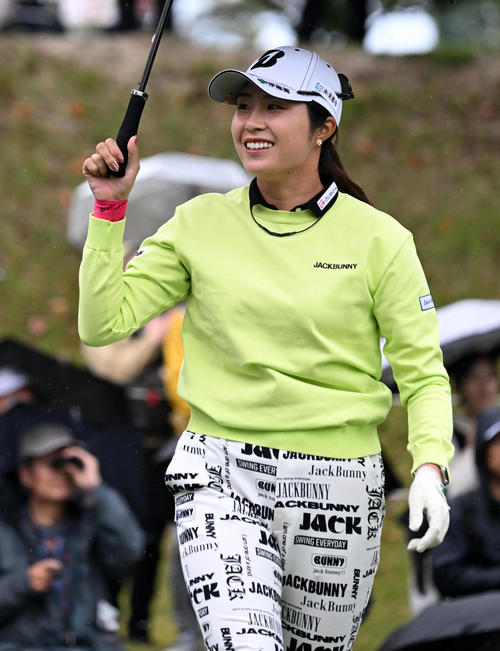 1番、笑顔でスタートする大里（撮影・前岡正明）