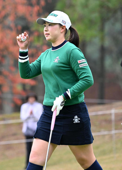 9番、バーディーパットを決めた竹田（撮影・前岡正明）
