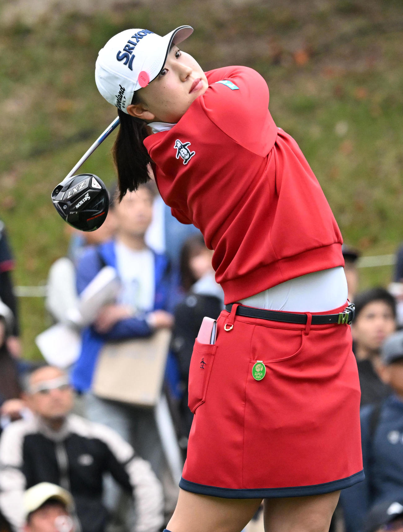 1番、ティーショットを放つ竹田（撮影・前岡正明）