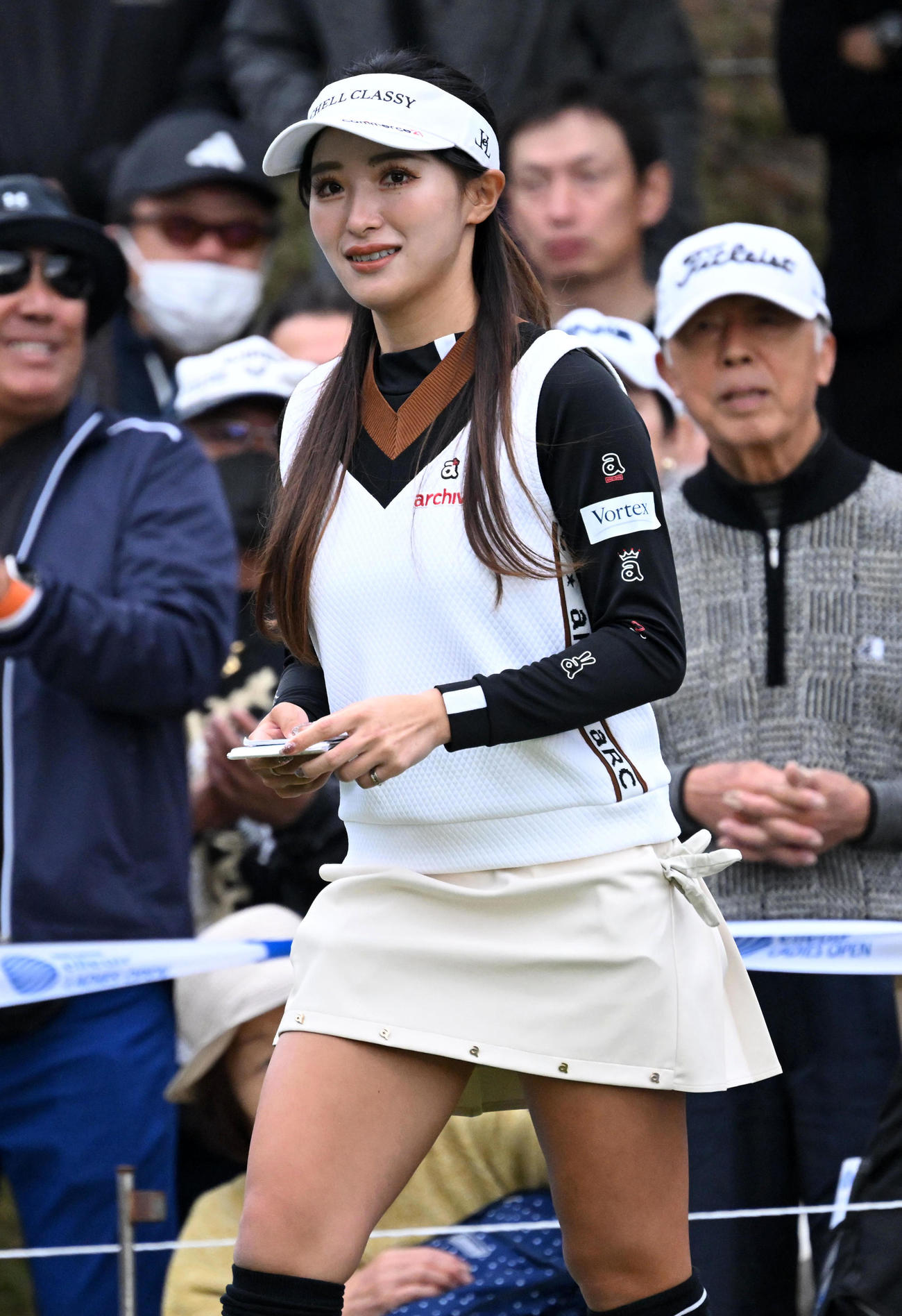 1番、ティーグラウンドに入る臼井（撮影・前岡正明）
