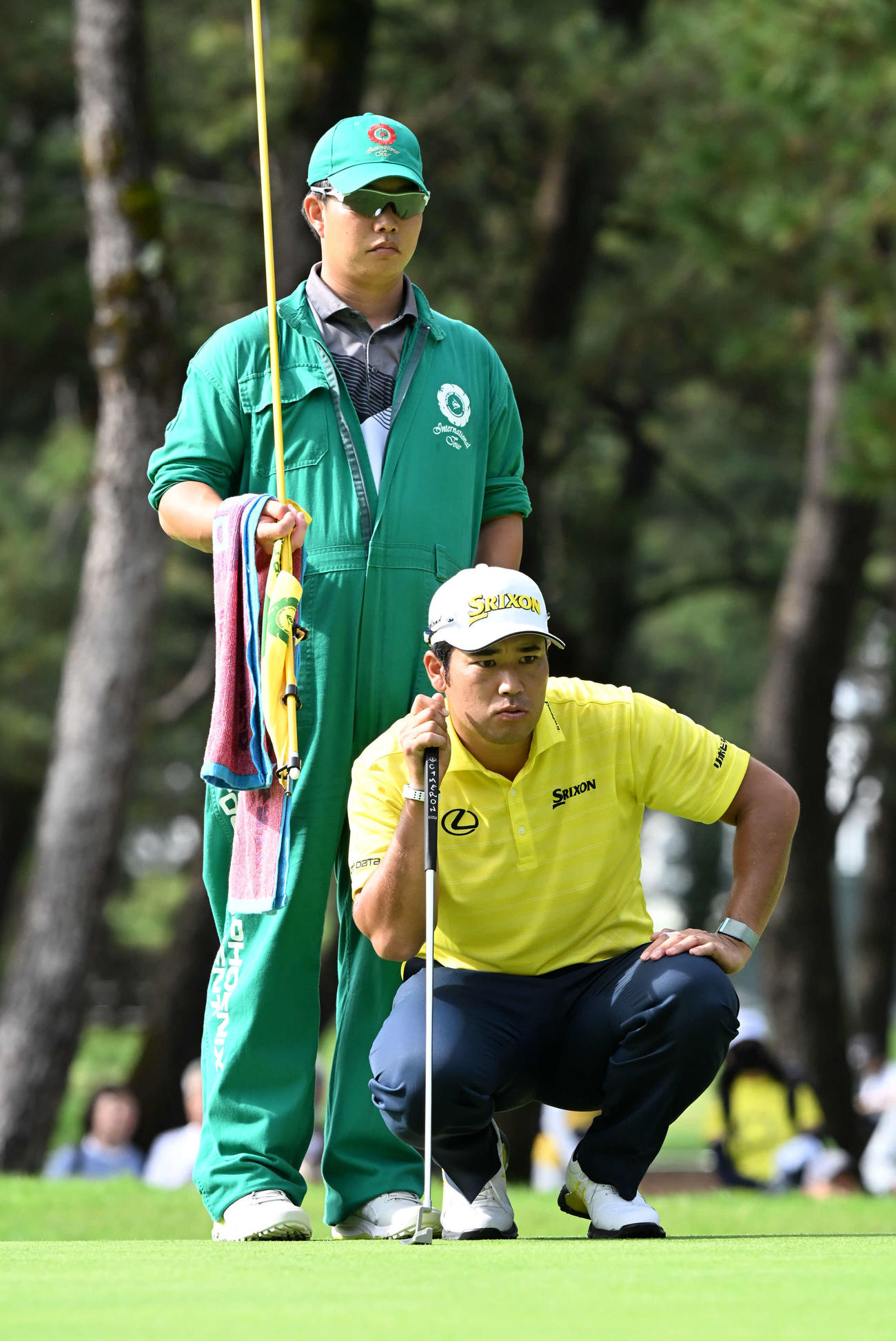 3番、ラインを読む松山（撮影・林敢治）