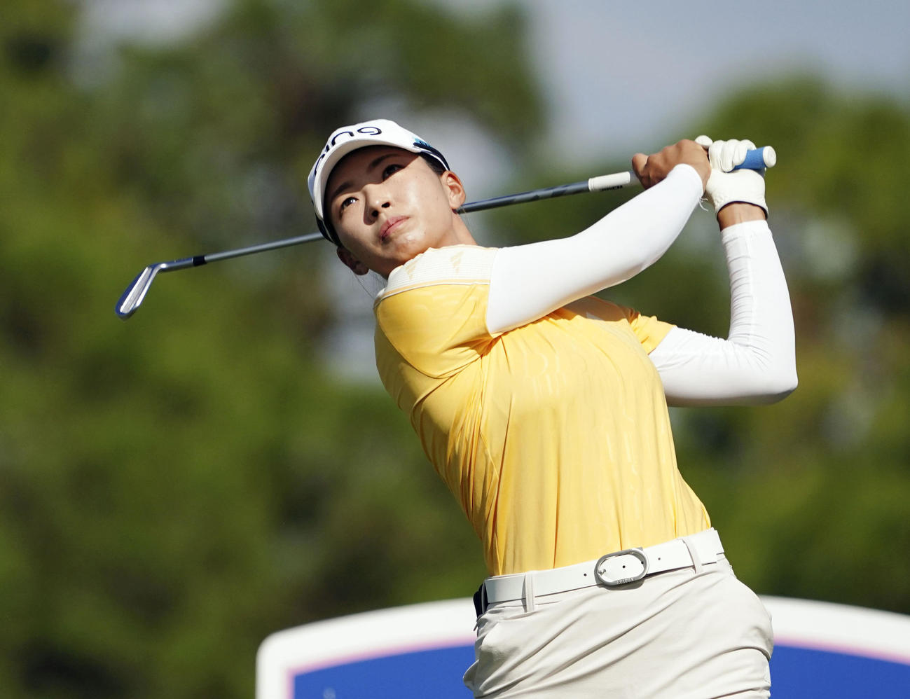 最終ラウンド、9番でティーショットを放つ渋野日向子。通算1アンダーで34位＝ペリカンGC（共同）