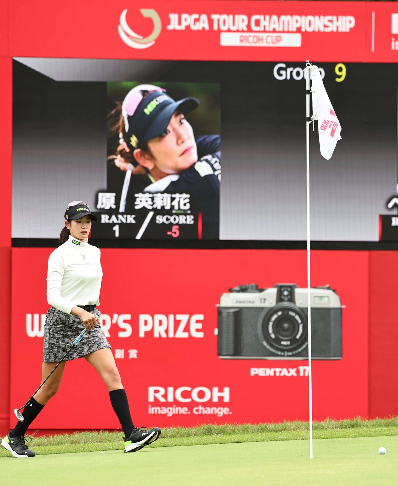 18番、グリーンに入る原英莉花（撮影・上田博志）