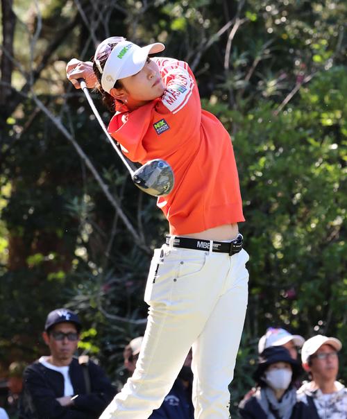 2番、ティーショットを放つ原英莉花（撮影・上田博志）