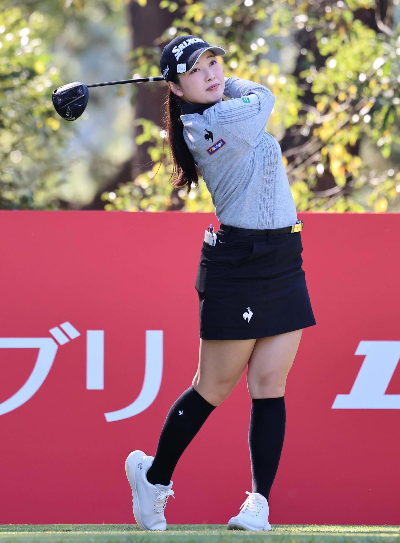 2番、ティーショットを放つ小祝さくら（撮影・上田博志）