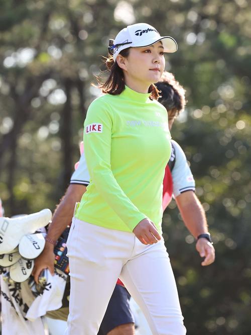 4番、セカンドへ向かう山内日菜子（撮影・上田博志）