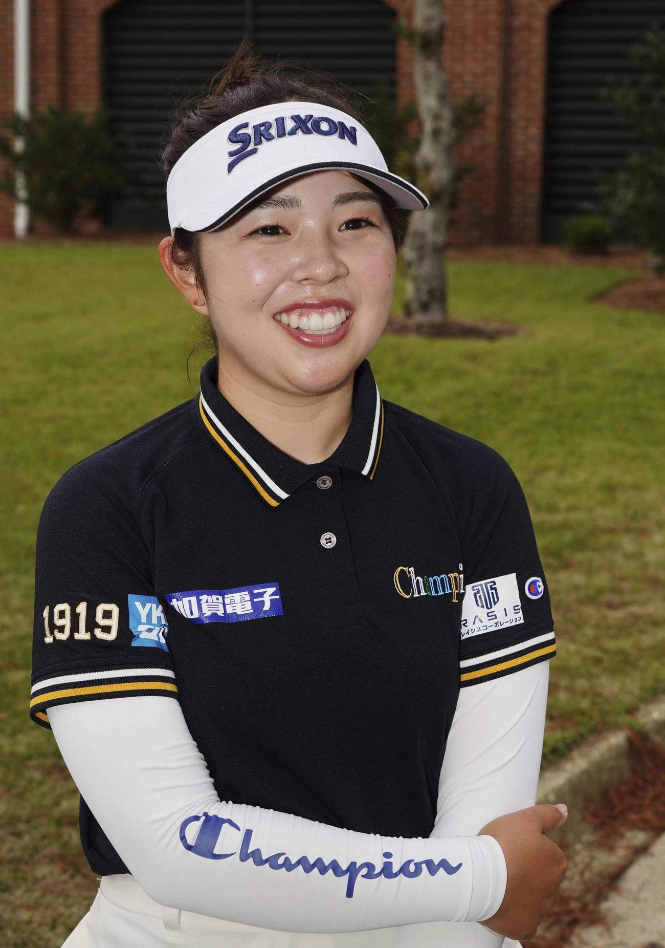 最終ラウンドを終え、取材に応じる山下美夢有＝マグノリアグローブ（共同）
