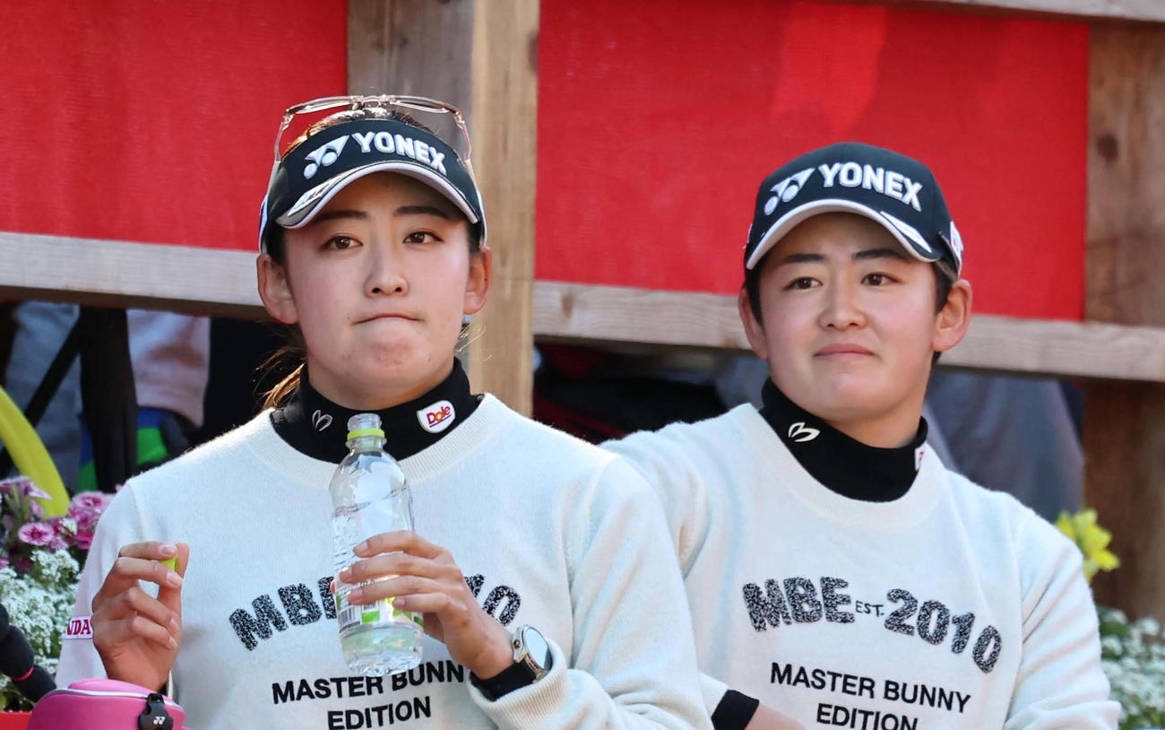岩井千怜（左）と岩井明愛（2024年11月撮影）