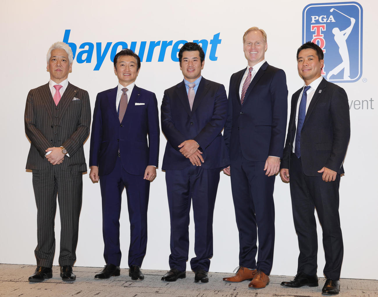 PGAツアー「ベイカレントクラシック」開催発表会見に出席した、左から冠スポンサーのベイカレント北風副社長、阿部社長、松山、PGAツアーインターナショナルのハーディ社長、PGAツアーアジア太平洋のリー社長（撮影・野上伸悟）