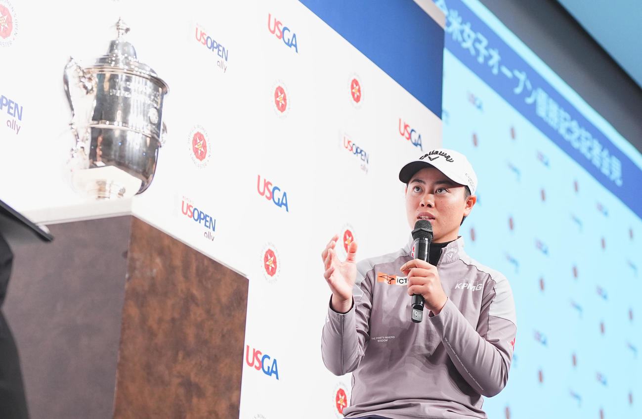 全米女子オープン優勝記念記者会見で質問に答える笹生（撮影・菅敏）