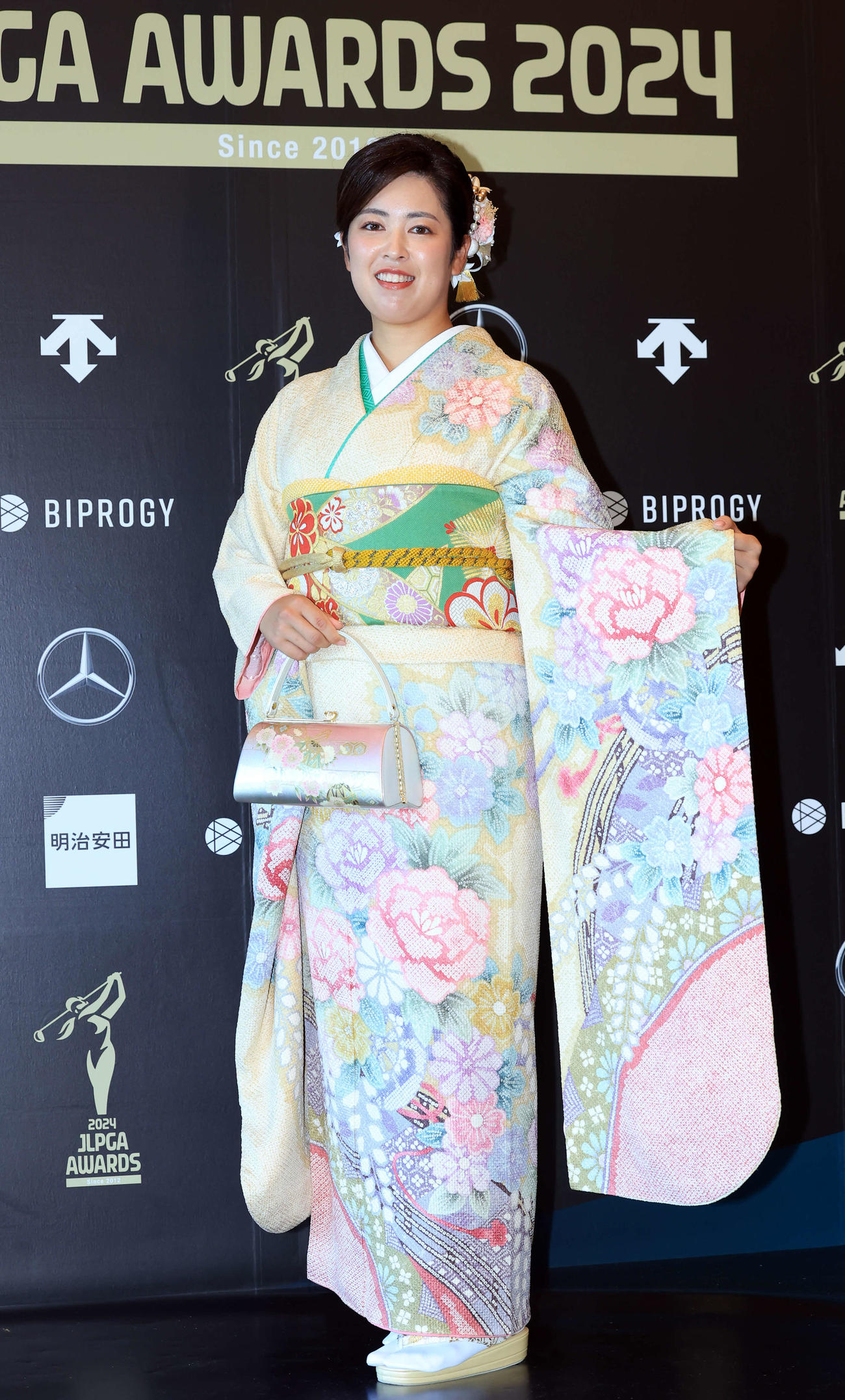 「JLPGAアワード2024」で着物姿を披露した天本ハルカ（撮影・浅見桂子）