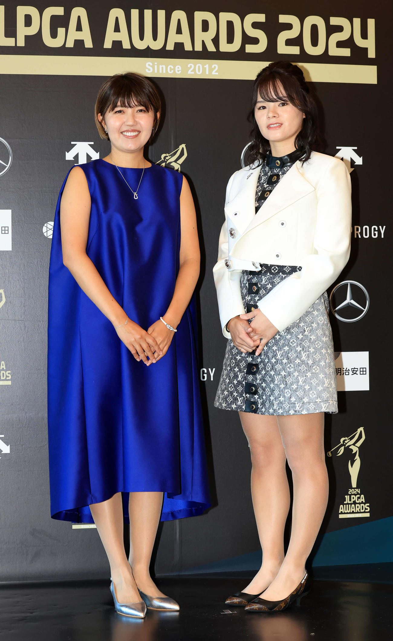 「JLPGAアワード2024」でドレスアップした権藤可恋（左）と森井あやめ（撮影・浅見桂子）