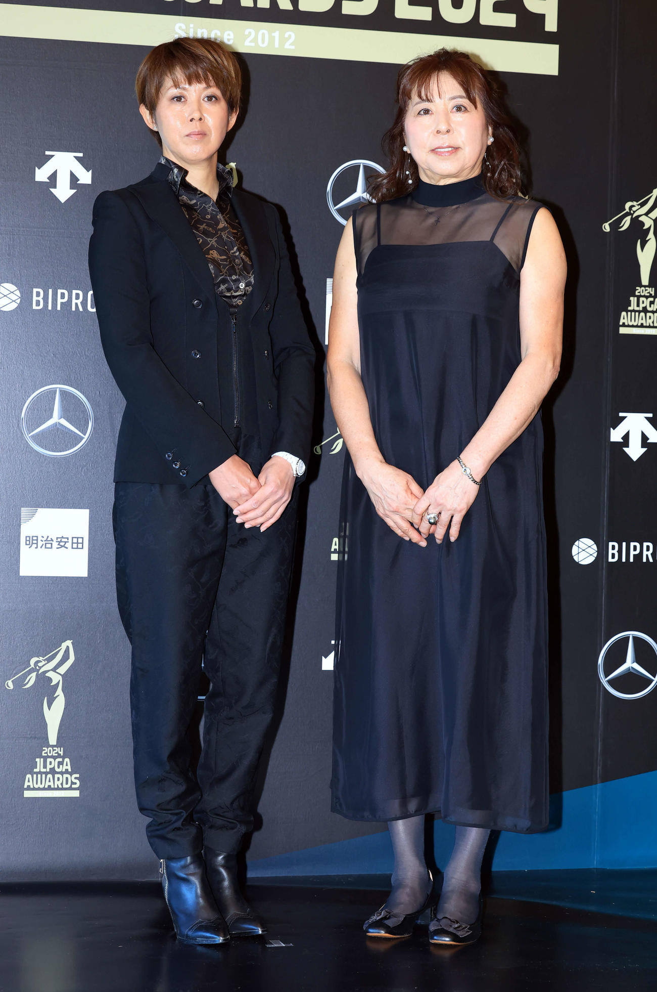 「JLPGAアワード2024」でドレスアップした酒井（左）と乃村（撮影・浅見桂子）