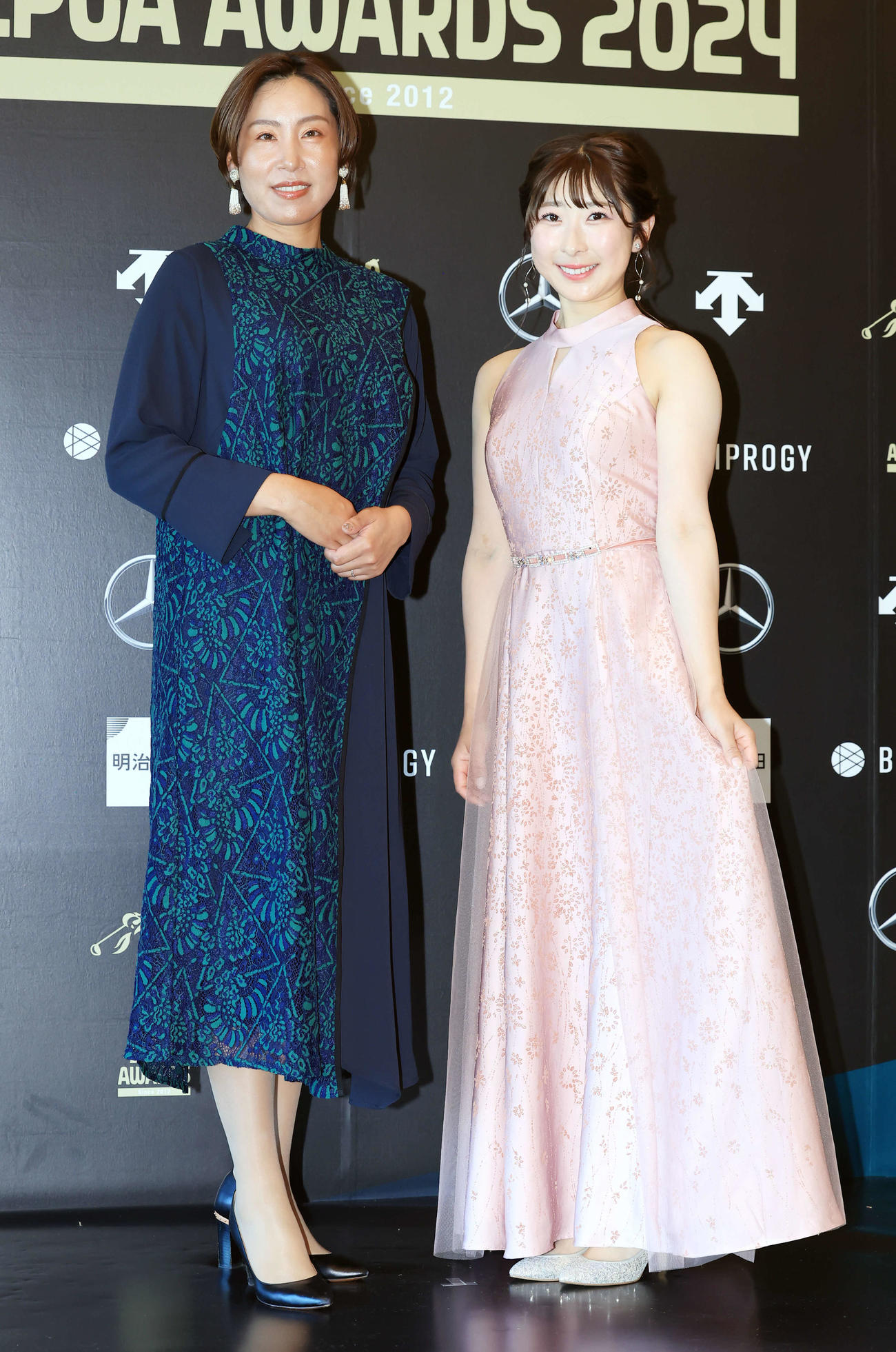 「JLPGAアワード2024」でドレスアップした若林（左）と永嶋（撮影・浅見桂子）