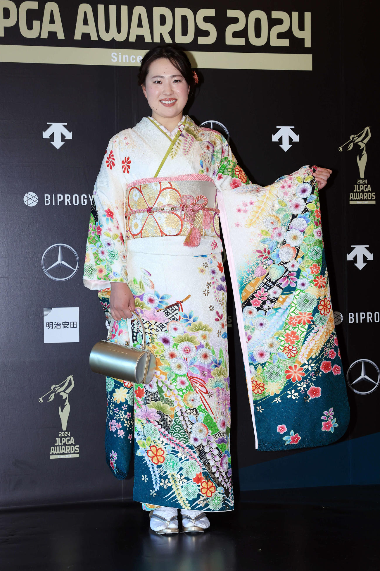 「JLPGAアワード2024」で美しい着物姿を披露した竹田麗央（撮影・浅見桂子）
