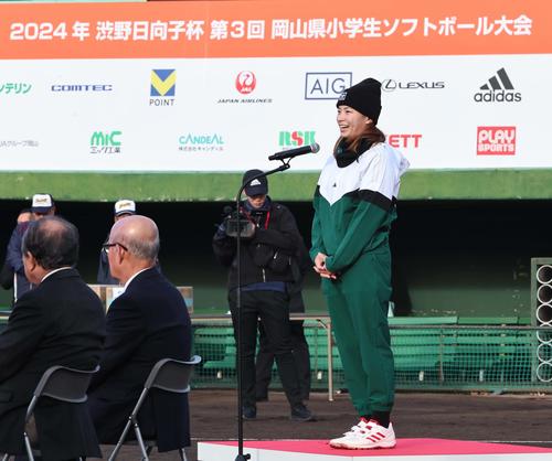 開会式であいさつをする渋野（撮影・上田博志）