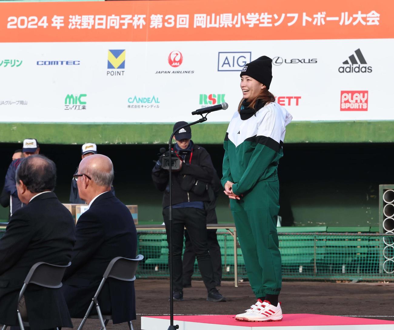 開会式であいさつをする渋野（撮影・上田博志）