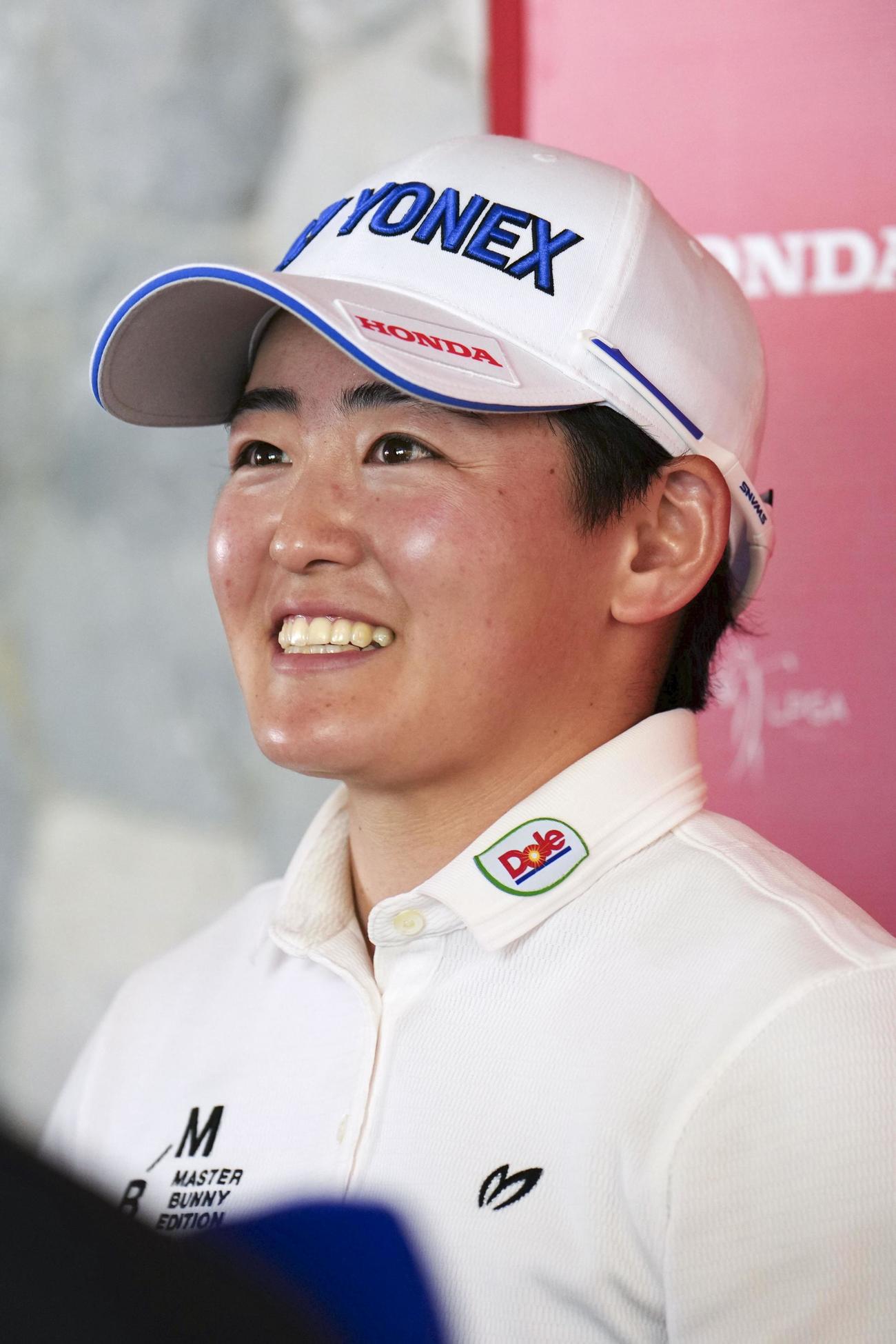 最終ラウンド、ホールアウトし笑顔の岩井明愛（共同）
