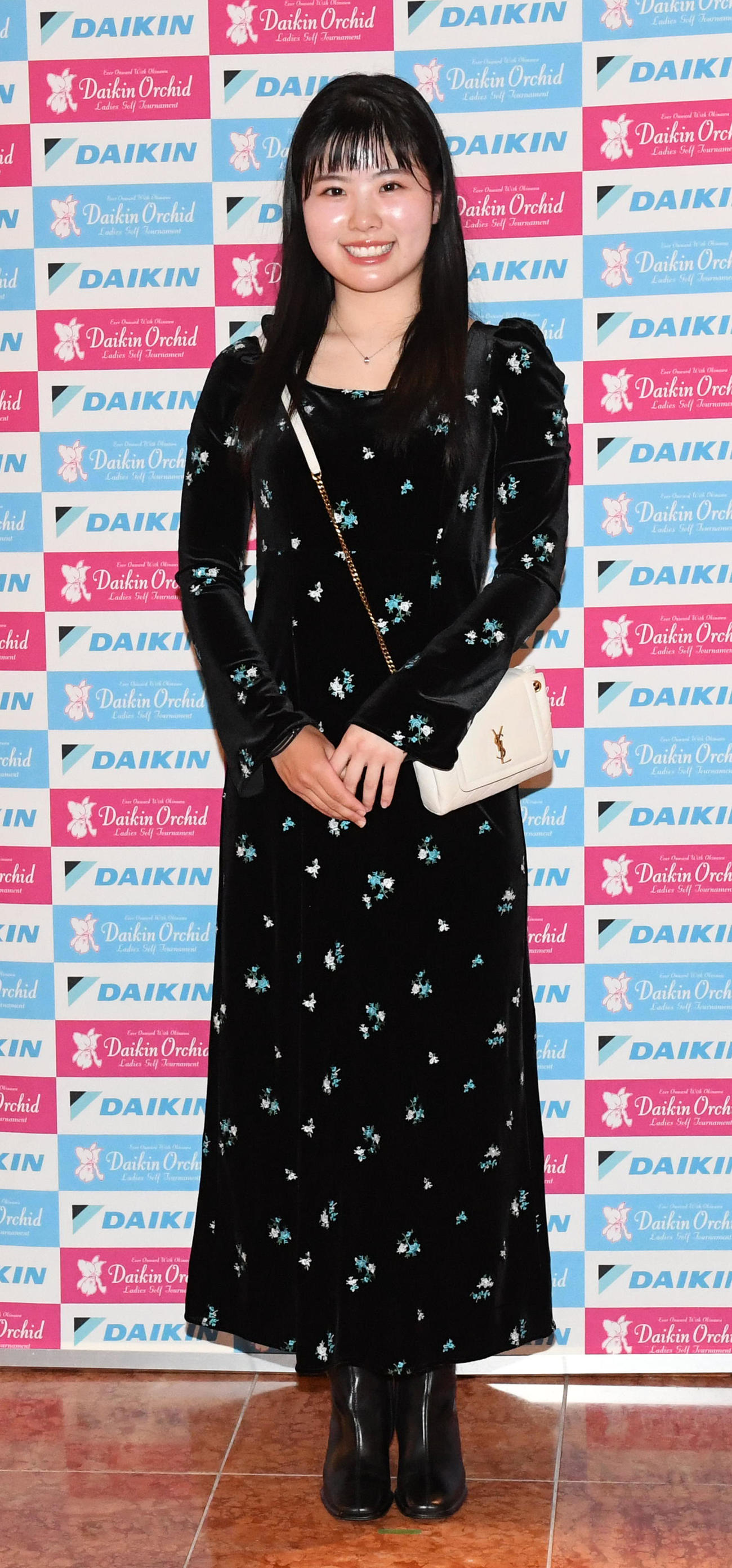 ダイキンオーキッドレディスゴルフトーナメントの前夜祭に出席した尾関彩美悠（撮影・前岡正明）