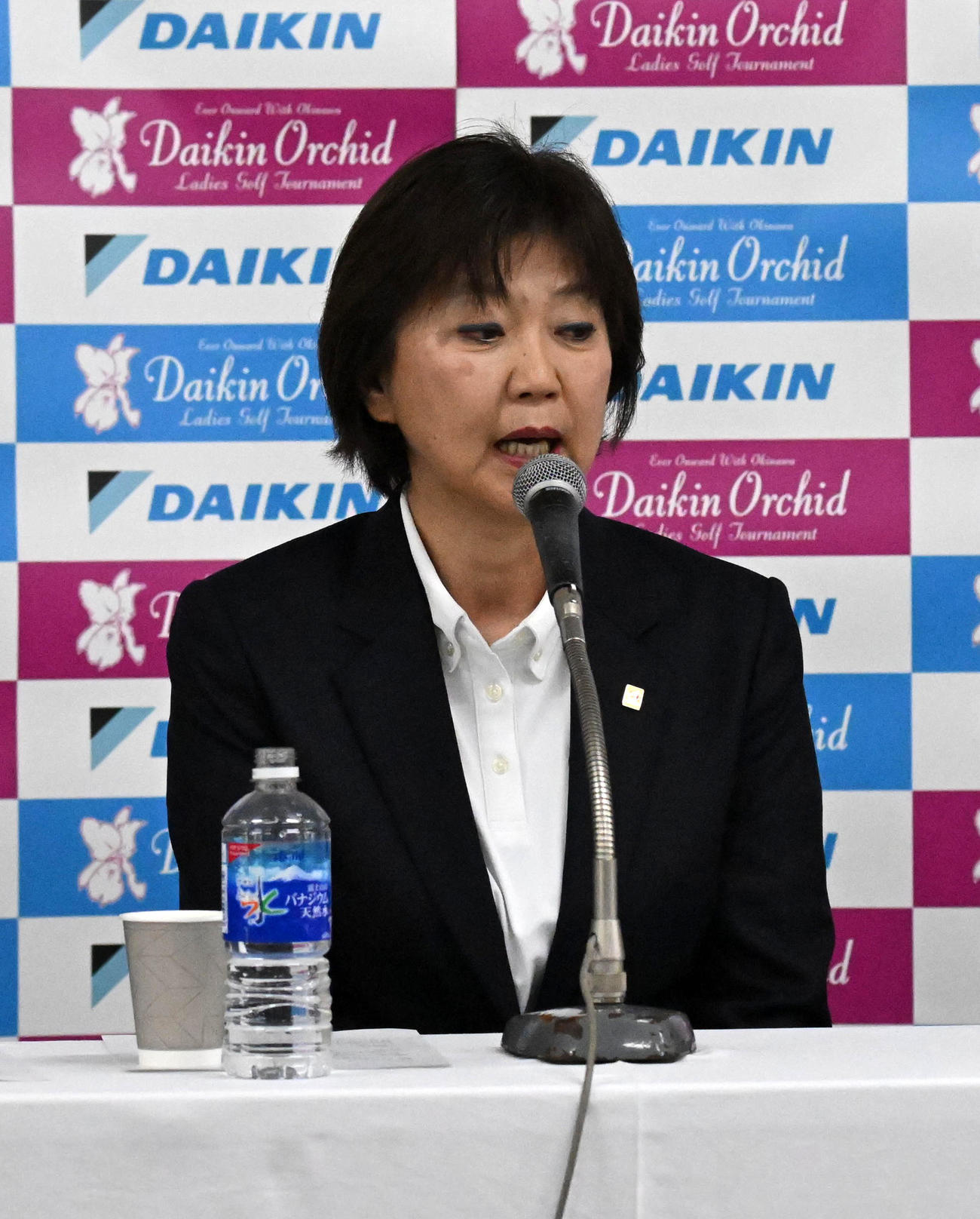 国内開幕戦を前に定例会見を行った小林日本女子プロゴルフ協会会長（撮影・前岡正明）