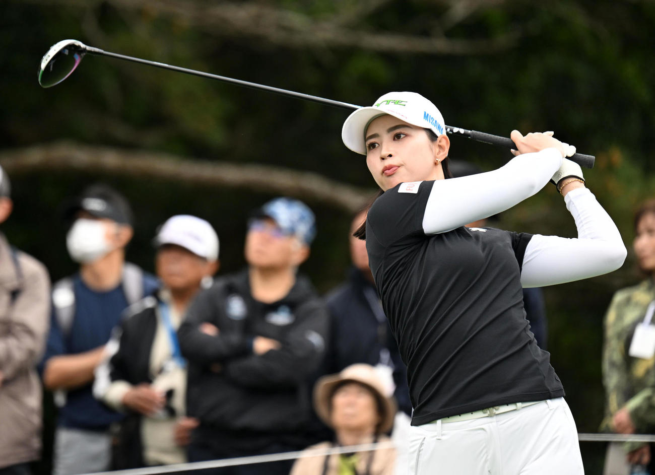 15番、ティーショットを放つ柏原（撮影・前岡正明）
