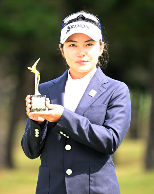 ベストアマに輝いた吉崎（撮影・前岡正明）