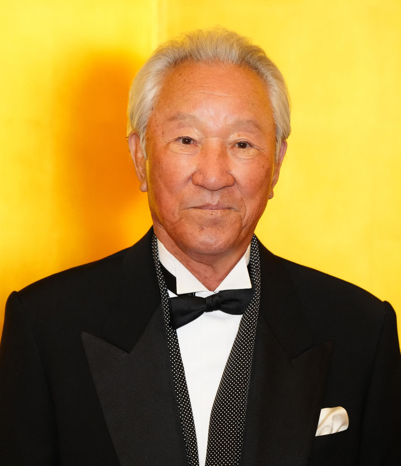 文化功労者顕彰を祝う会の前に取材に応じる青木（撮影・江口和貴）