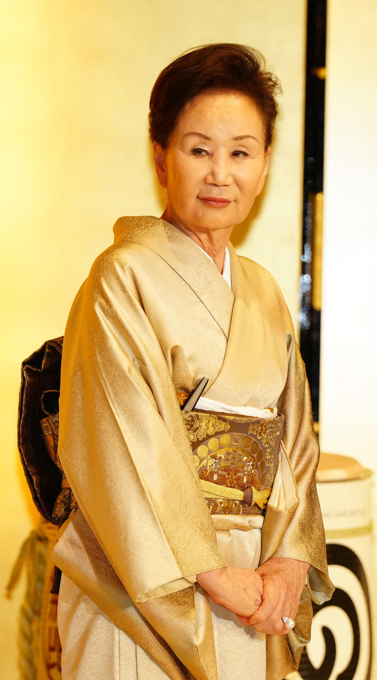 青木の文化功労者顕彰を祝う会に臨むチエ夫人（撮影・江口和貴）