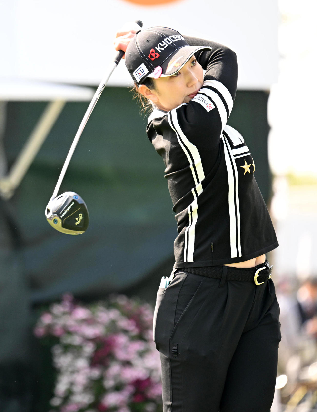 1番、ティーショットを放つ笠（撮影・前岡正明）