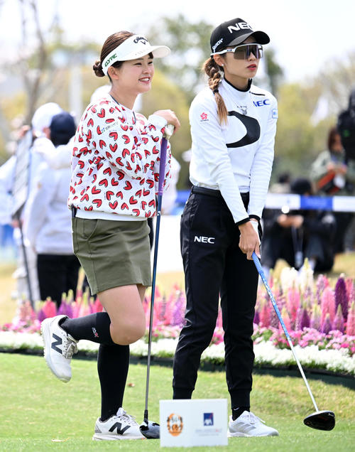 1番、スタートを待つ政田と安田祐香（撮影・前岡正明）