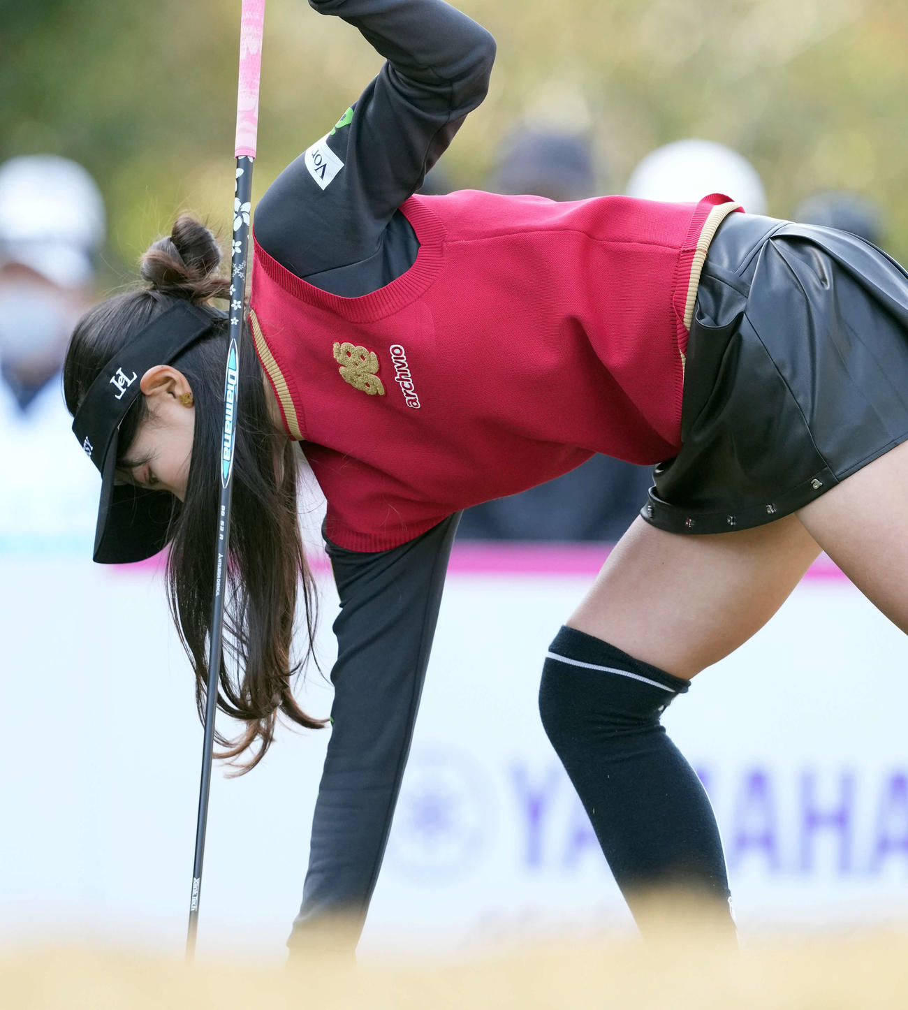 スタートホールでティーをセットする臼井麗香（撮影・たえ見朱実）