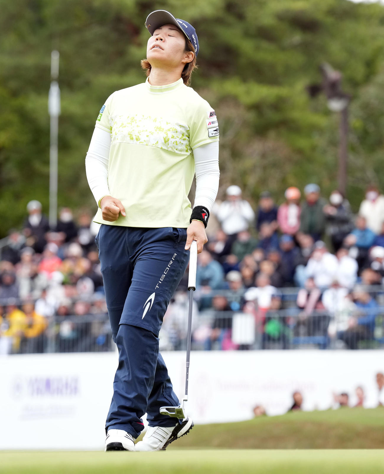 全美貞とのプレーオフを制し感極まった表情を見せる穴井（撮影・たえ見朱実）