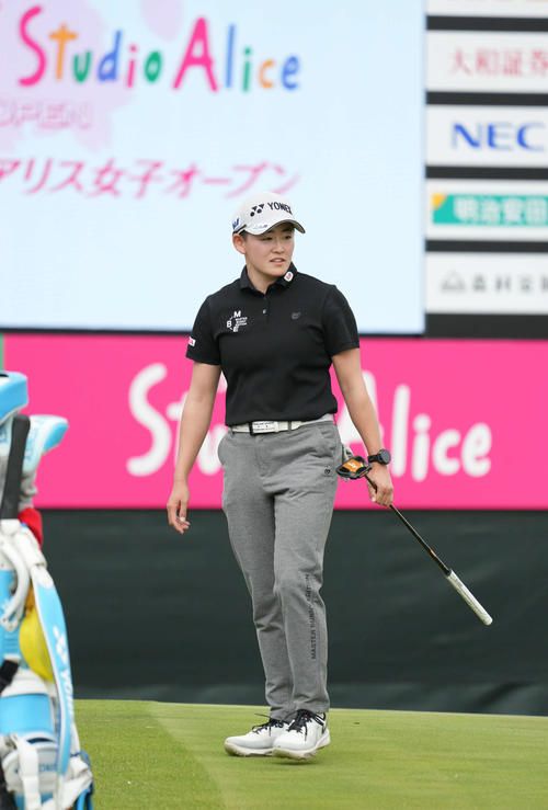 富士フィルム・スタジオアリス女子オープンのプロアマに臨む岩井明（撮影・小沢裕）