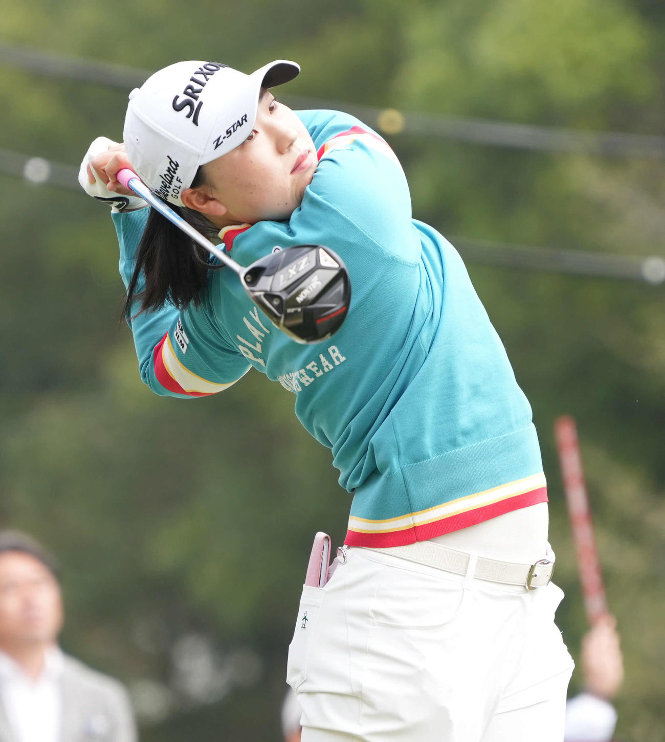 1番、ティーショットを放つ竹田（撮影・小沢裕）